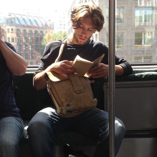 hot-dudes-reading-books-instagram-13-605x605.jpg