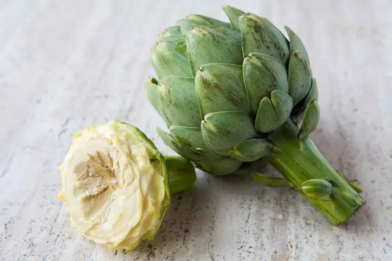 how-to-trim-artichoke-horiz-a-1800.webp