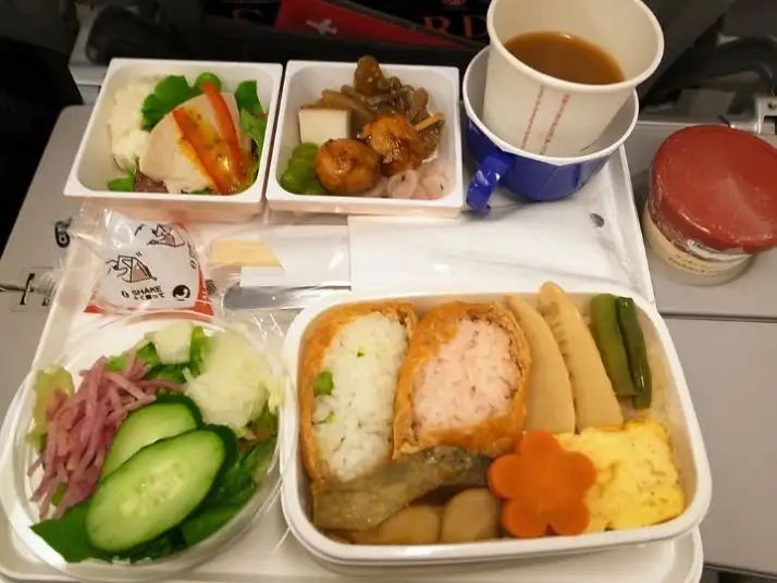 japan-airlines-ekonomi-sinifi.webp
