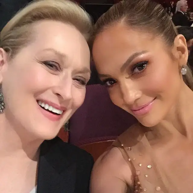 jennifer-lopez-oscarselfie.jpg