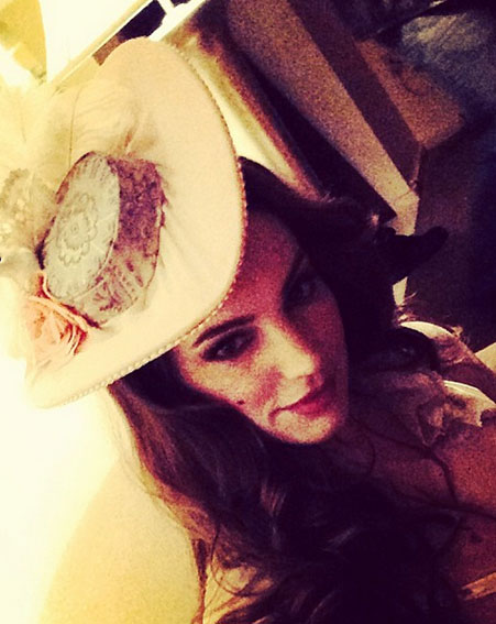 kelly-brook-halloween-cleavage-celebrity-juice-danny-cipriani-feather-hat-marie-antionette.jpg