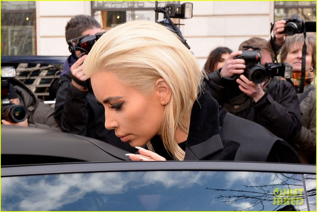 kim-kardashian-debuts-blonde-hair-17.JPG