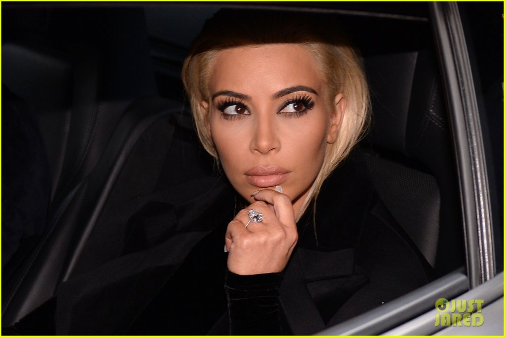 kim-kardashian-debuts-blonde-hair-18.JPG