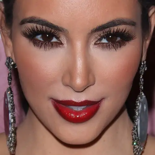 kim-kardashian-makeup-4-500x500.webp