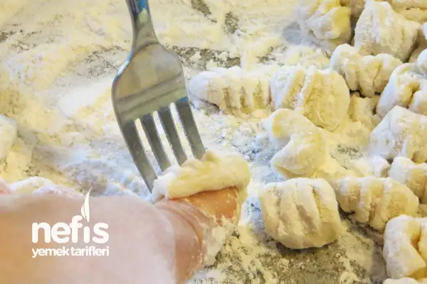 kiymali-domates-soslu-gnocchi-foto-2.webp