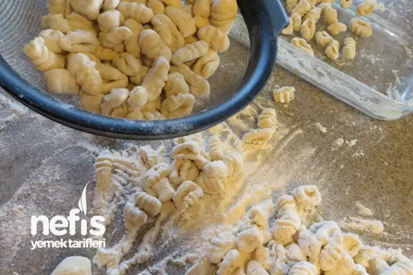 kiymali-domates-soslu-gnocchi-foto-4.webp