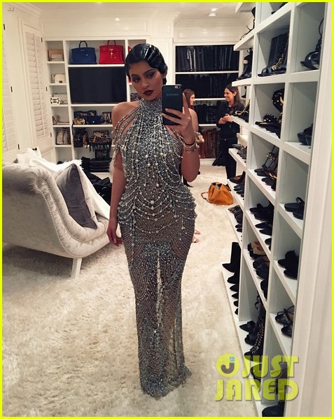 kris-jenner-celebrates-60th-birthday-with-star-studded-gatsby-party-18.jpg