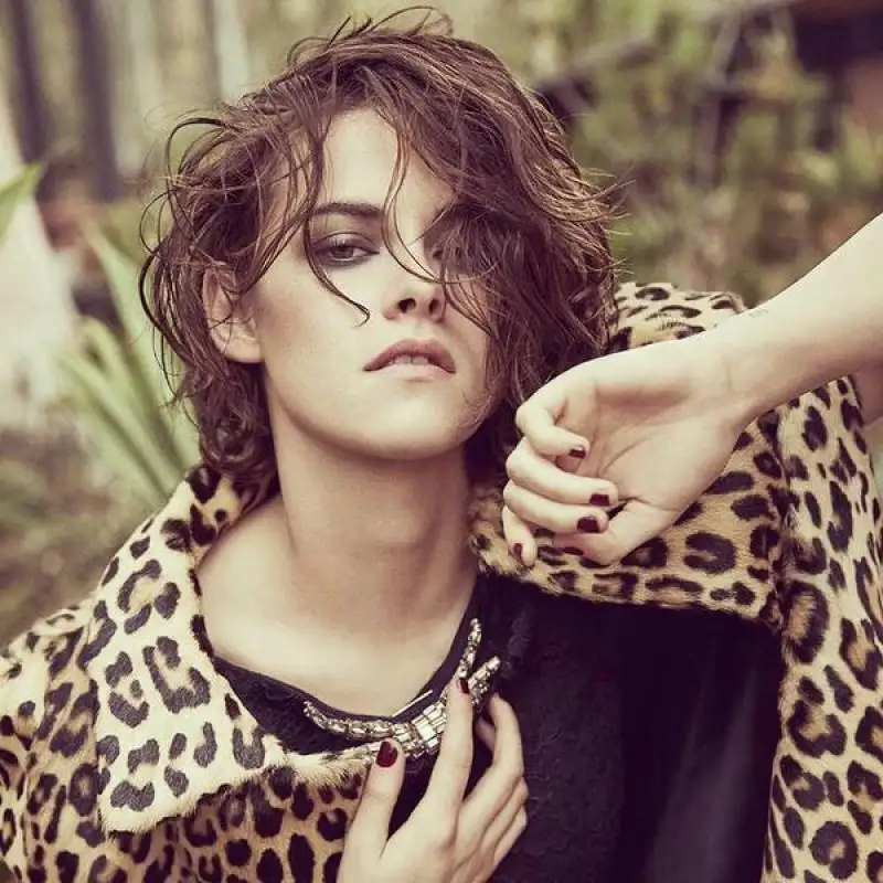 kristen-stewart-poses-for-elle-uk-magazine-september-2015_2.jpg