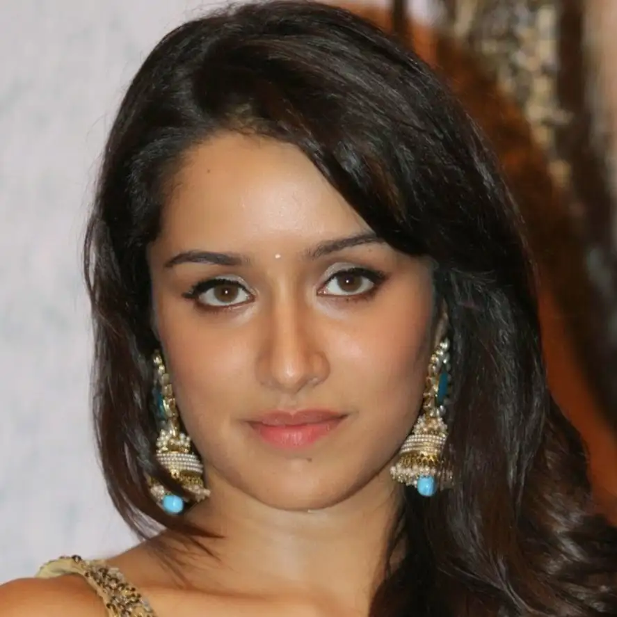 kzh8qgfk9b2dj2o4.D.0.Shraddha-Kapoor-at-the-first-look-launch-of-film-AASHIQUI-2--3-.webp