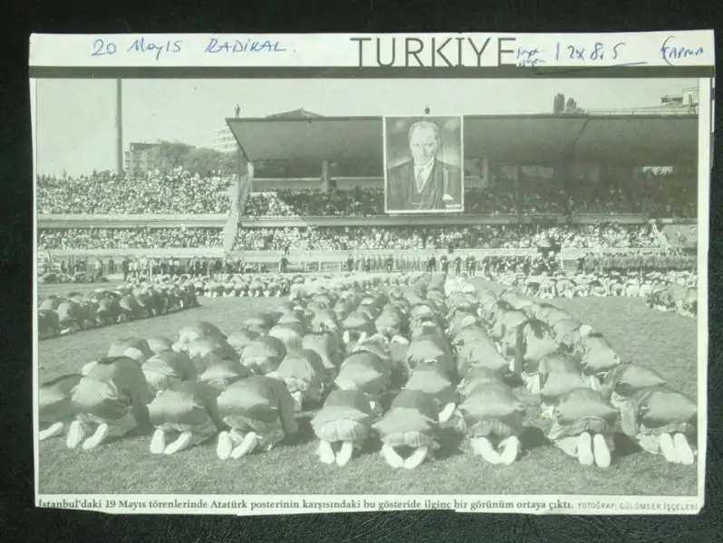 laikçilerin-atatürk-e-ibadet-etmesi_1136887.webp