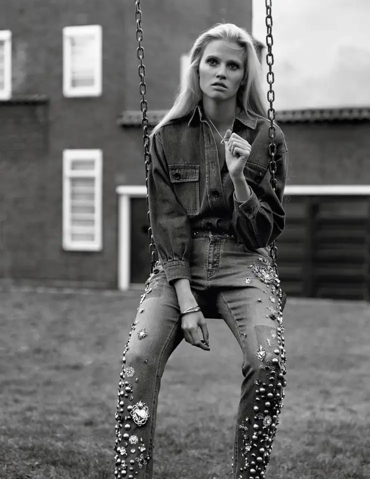 lara-stone-by-alasdair-mclellan-for-vogue-paris-april-2015-8.webp