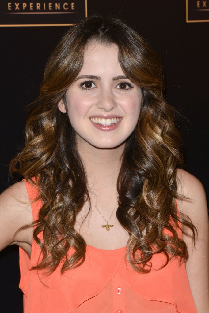 laura-marano-attends-the-celebrity-experience-panel-in-universal-city_1.jpg