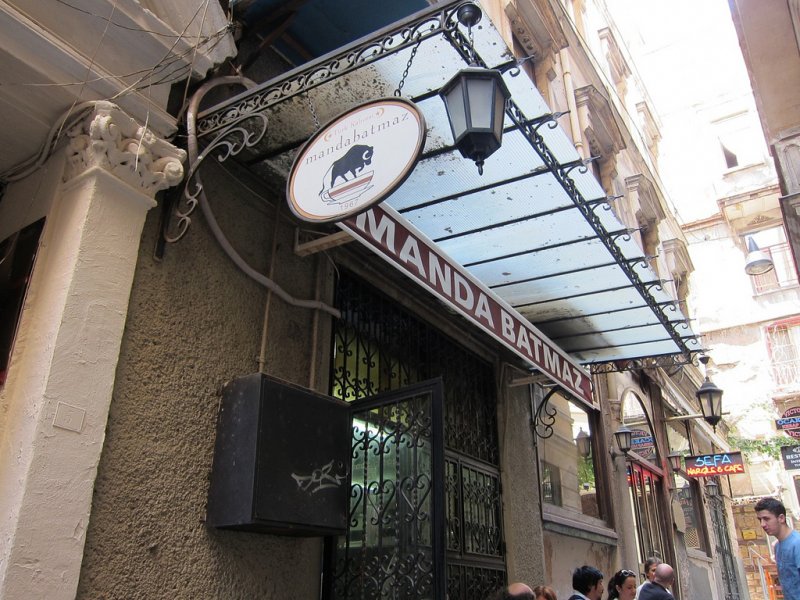 mandabatmaz-istiklal-caddesi-ara-sokak.jpg