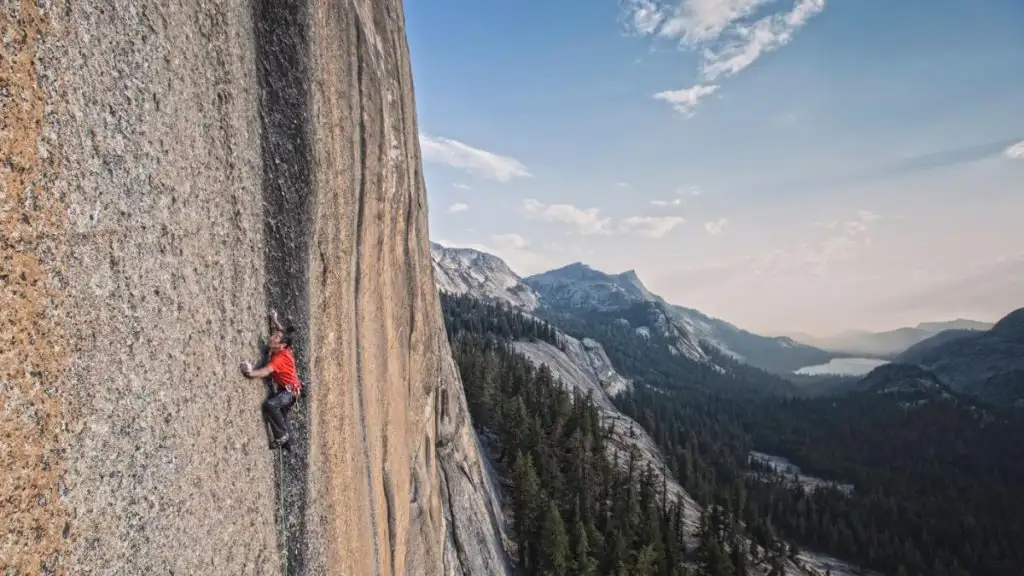 medicott-dome-climbing.webp