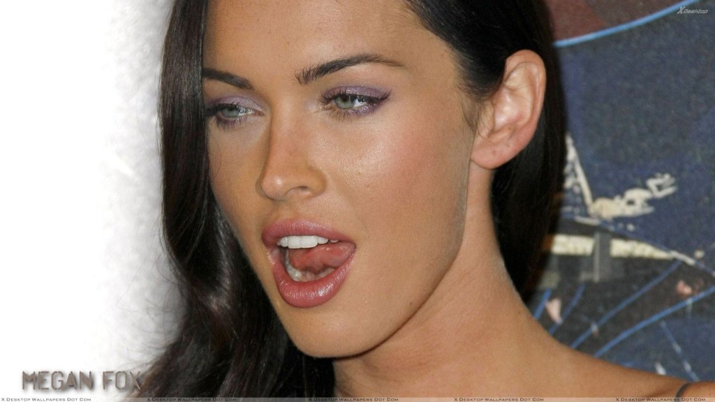 Megan Fox Shiny Eyes Make Up N Shiny Lips Face Closeup.jpg