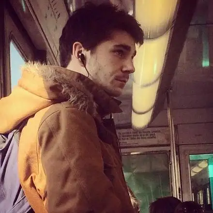 metroda-yakisikli-avi--paris-metrosu-yakisikli-1488339.webp