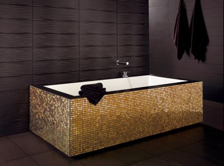 modern-altın-sarı-parlak-mozaik-ile-döşenmiş-dikdörtgen-şeklinde-banyo-küvet-modeli.jpg