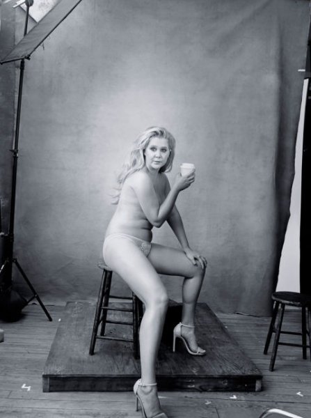 pirelli-calendar-2016-december-amy-schumer.jpg