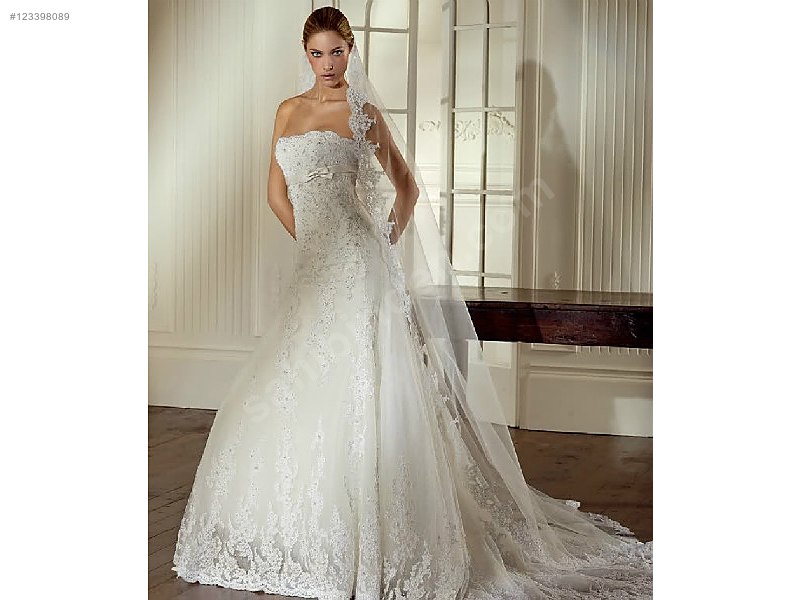 PRONOVIAS NALON Selin Ertugrul.jpg