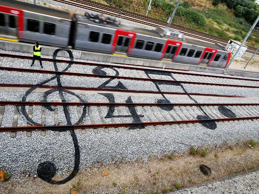 railway-train-tracks-portugal-street-art-artur-bordalo-2.webp