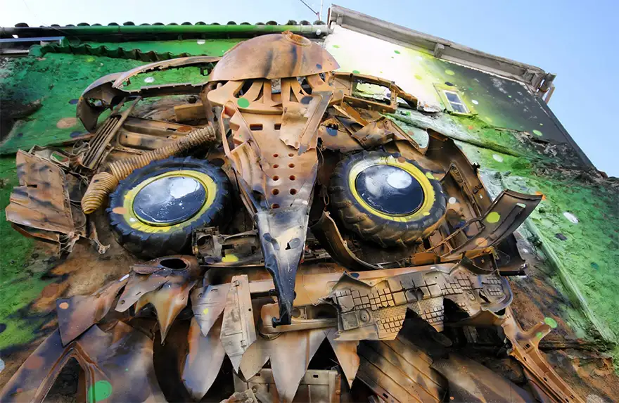 recycled-owl-sculpture-street-art-owl-eyes-artur-bordalo-4.webp