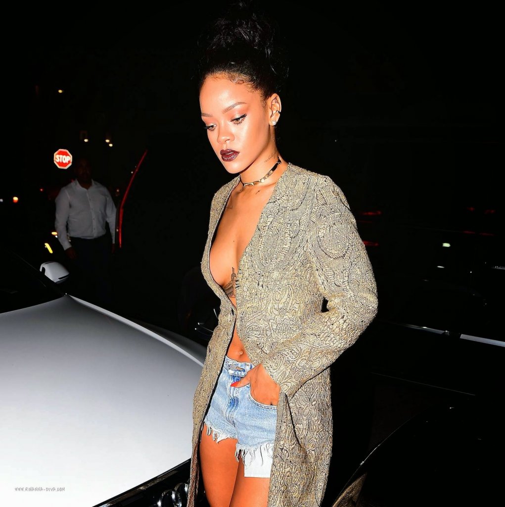 Rihanna at Giorgio Baldi restaurant in L.A 1.jpg