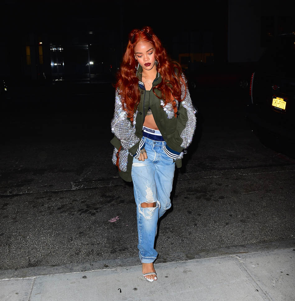 rihanna-double-knot-25may15-08.jpg