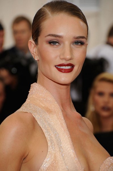 rosie-huntington-whiteley-red-lipstick.jpg