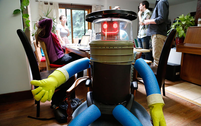 SilikonVadisi-Haber-Otostop_Ceken_Robot_6000_Kilometre_Yolculuk_HitchBot_5.jpg