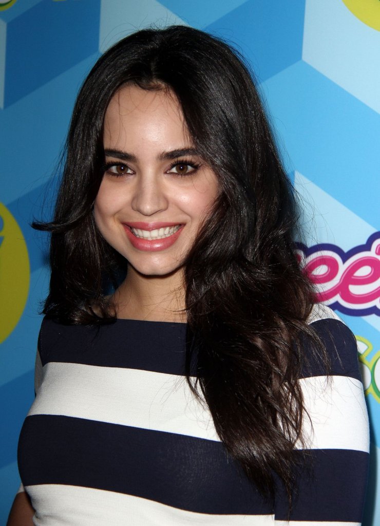 sofia-carson-attends-the-just-jared-s-summer-bash-pool-party-2015-in-los-angeles_1.jpg