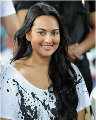 sonakshi-without-makeup-at-ccl-320x396.jpg