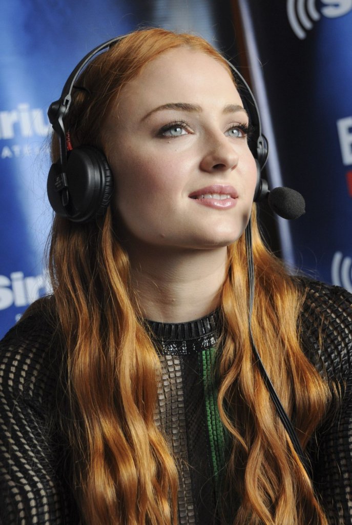 sophie-turner-attends-the-siriusxm-s-ew-radio-channel-broadcasts-from-comic-con-in-san-diego_1.jpg