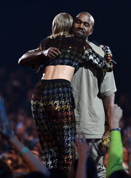 taylor-swift-kanye-west-1450100557.jpg