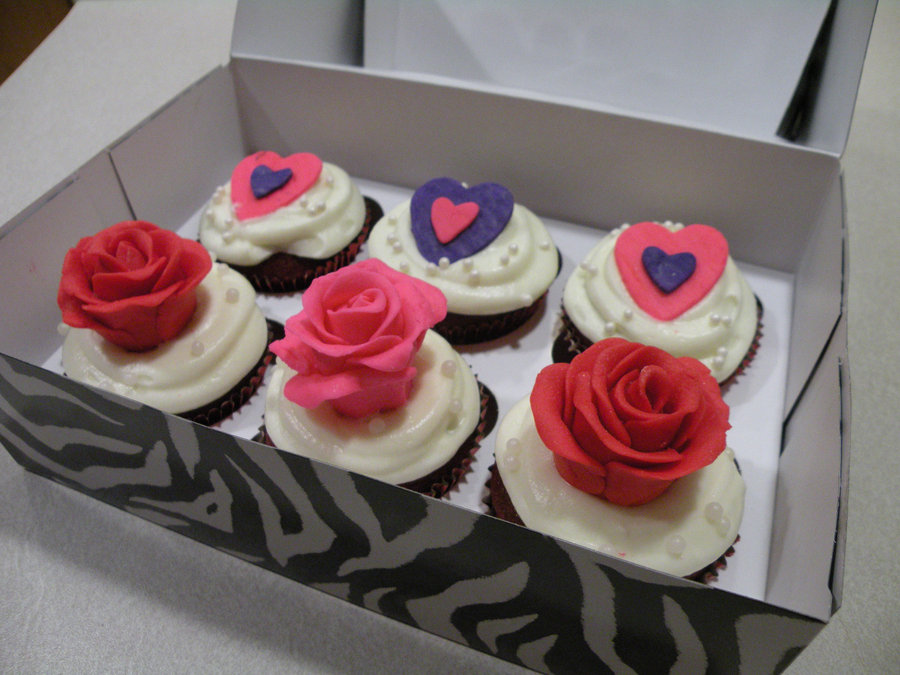 valentines_day_cupcakes_by_darkfirewizard-d4pp66f.jpg