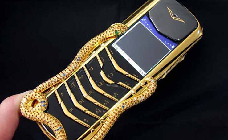 vertu-are-auctioning-their-ugly-phones-because-of-bankruptcy-740x400-1-1502444058.jpg