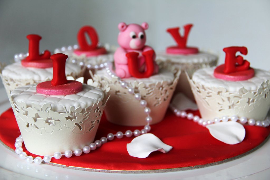 vintage-valentine-cupcake.jpg