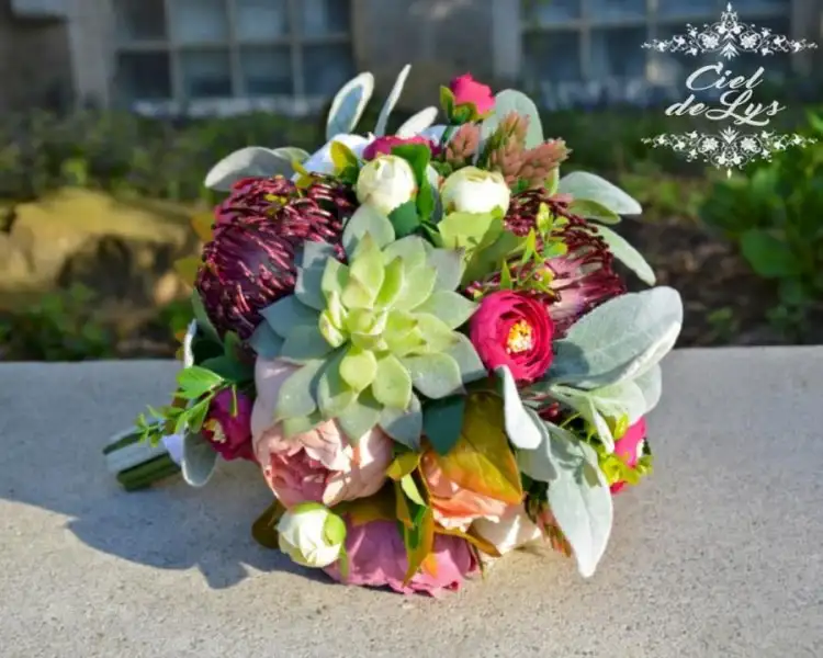 viviane-k-flowers-wedding-flowers-bridal-bouquet.webp