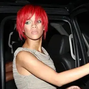 $Rihanna-12.webp