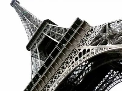$06-paris-eiffel-tower.webp