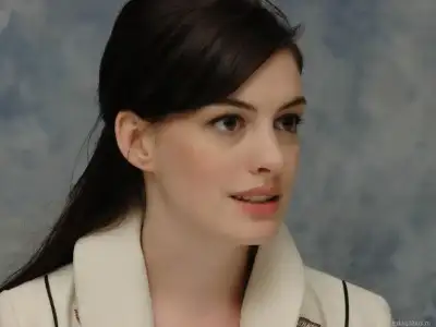 $Anne-Hathaway-1024x768-001.webp