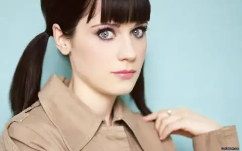 $Zooey-Deschanel-020-1280x800.webp