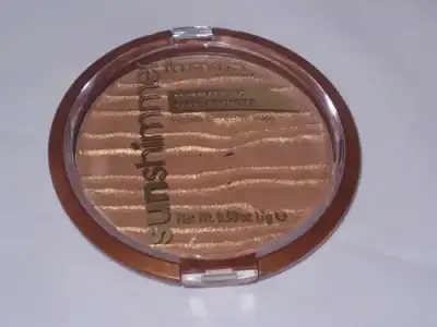 $Rimmel-SunShimmer-Maxi-Bronzer-2.webp