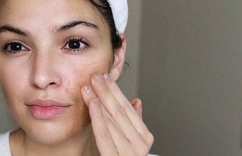 Hassas ve Kuru Cilde Nasıl Peeling Yapılır?