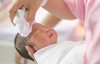 Yeni Doğan Bebek Bakımı Nasıl Yapılır? Dikkat Edilmesi Gerekenler !