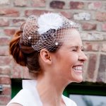 $noni-headpiece-mit-zartem-hutschleier-mit-puenktchen-und-blume-aus-seidenorganza-60.jpg