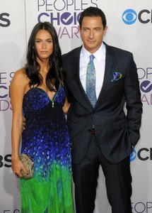 Asha-Leo-Sasha-Roiz.jpg