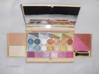 $anyklaen99makeupkit2006.webp