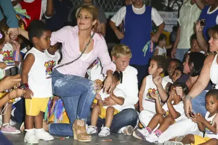 $Shakira+Shakira+Xuxa+City+God+Rio+de+Janeiro+LOQavbOuCyKl.webp