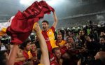 $super_ligin_sampiyonu_galatasaray_h23833.jpg