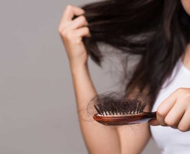 Saç Dökülmesini, Kepeği Önlemek ve Saç Uzaması İçin Karabiber Yağı